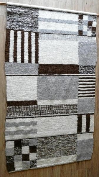 Der von Anna Schröder im Bauhaus-Stil gewebte Teppich schmückt einen Flur im Seniorenzentrum Andreashof, wo sie bis zu ihrem Tod im Oktober vorigen Jahres lebte. 